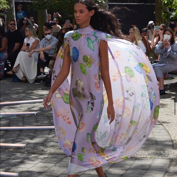 RODARTE LAVENDER MUSHROOM PRINTED SILK SATIN CAPE GOWN - Picture 3 of 16